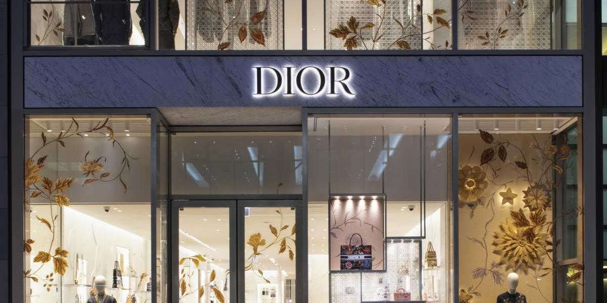 The Goldie Joli sandal Christian Dior Outlet is a refined shoe distinguished
