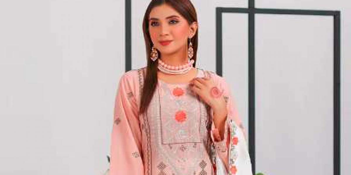 Discover Stunning Pakistani Clothes Online in the USA