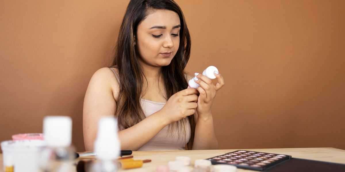 How BB Cream Foundation Helps with Acne-Prone Skin