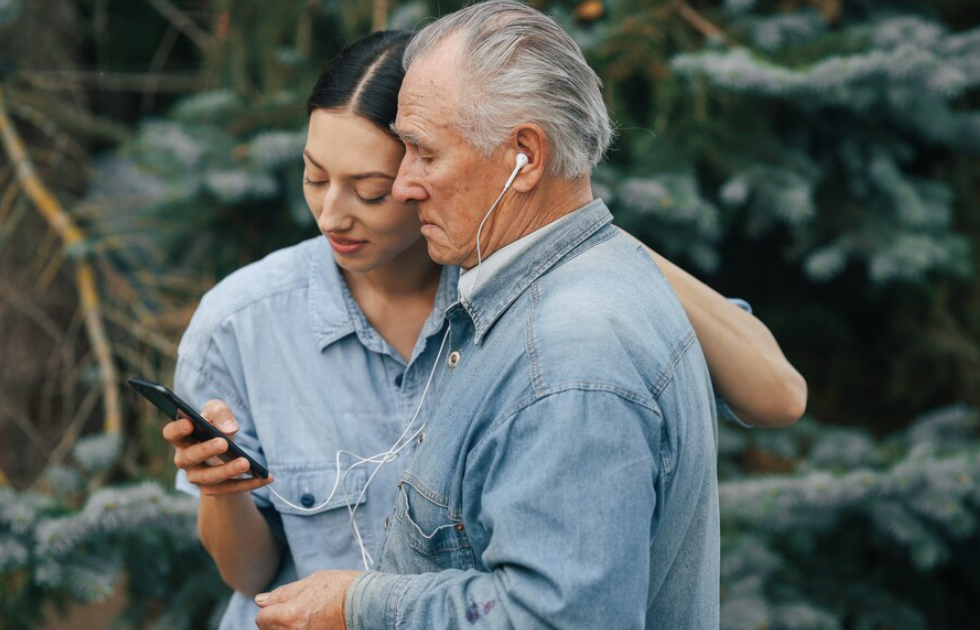 The Benefits of Using Brain-Boosting Apps for Elderly