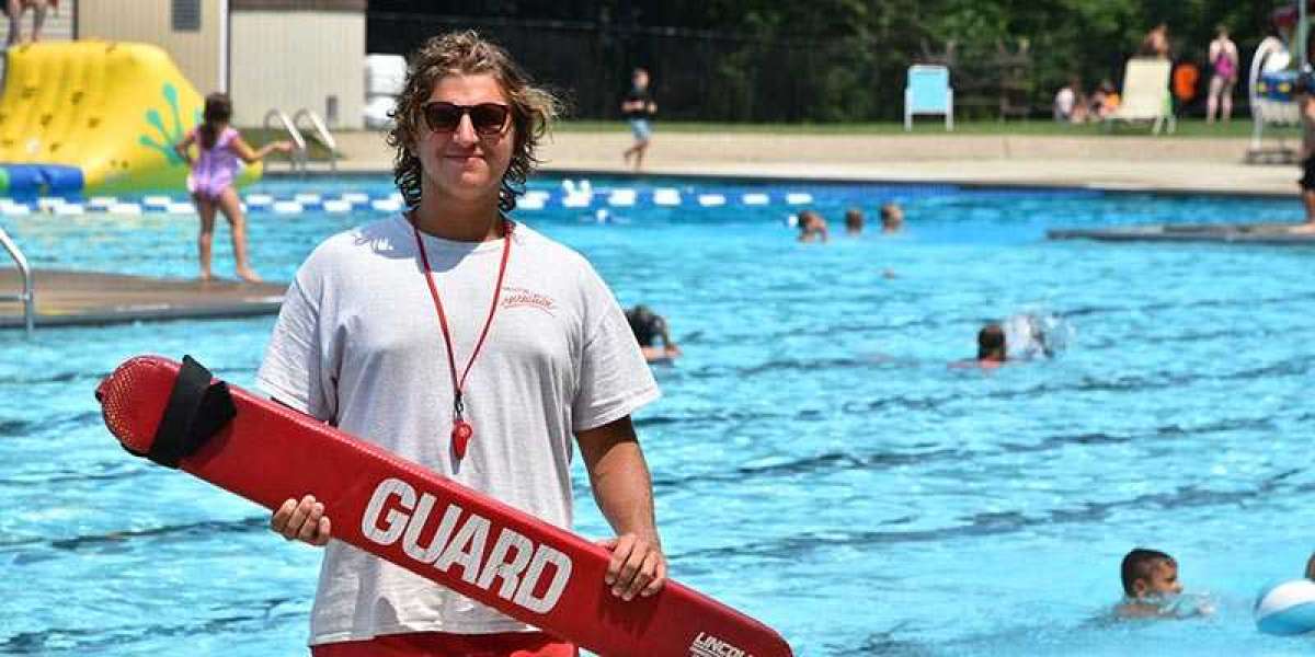 A Complete Guide to Enrolling in Lifeguard Classes Near Me