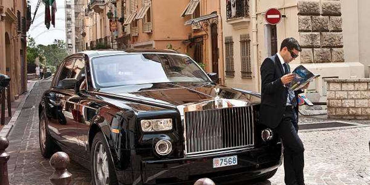 Explore the City in Elegance: The Perks of a Luxury Chauffeured City Tour,