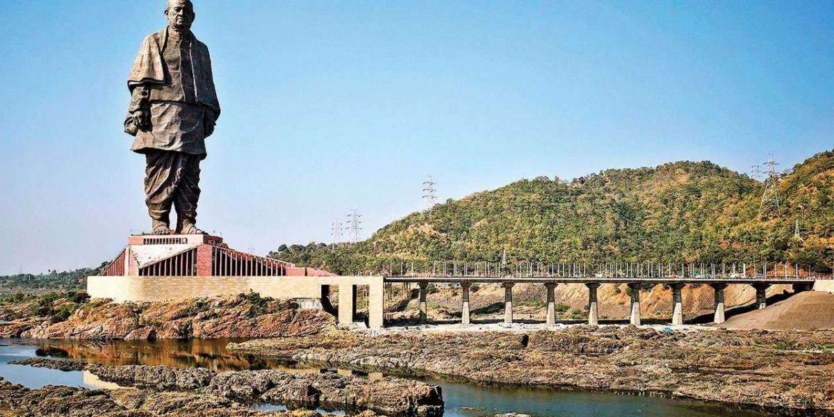 Exploring the Grandeur of the Statue of Unity and Famous Places of UP