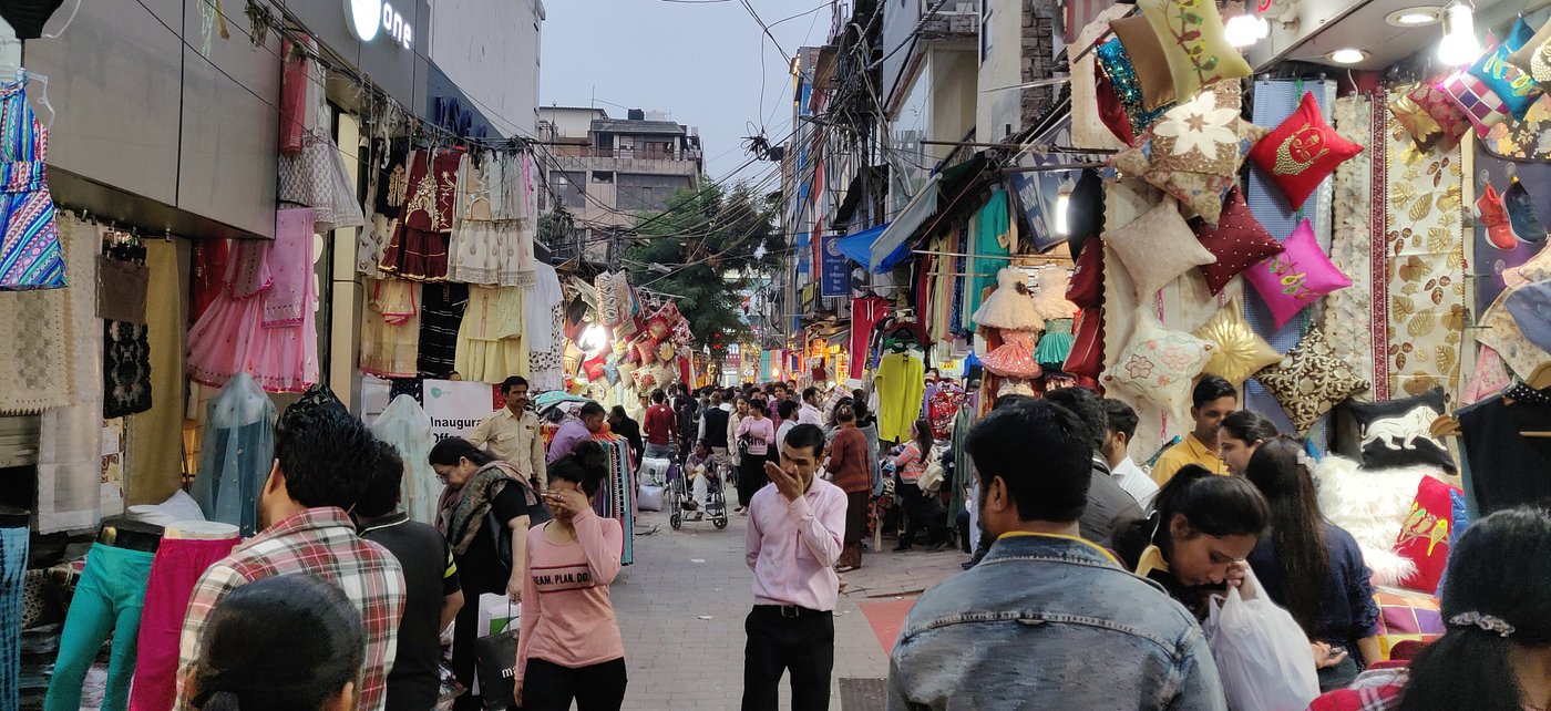 Best Shopping Places in Delhi – Markets & Malls for Every Shopper