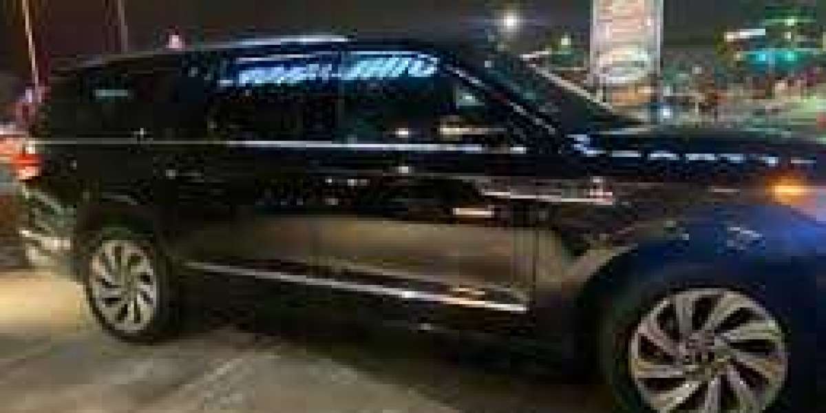 Professional Chauffeur Black Car Service at Milwaukee International Airport