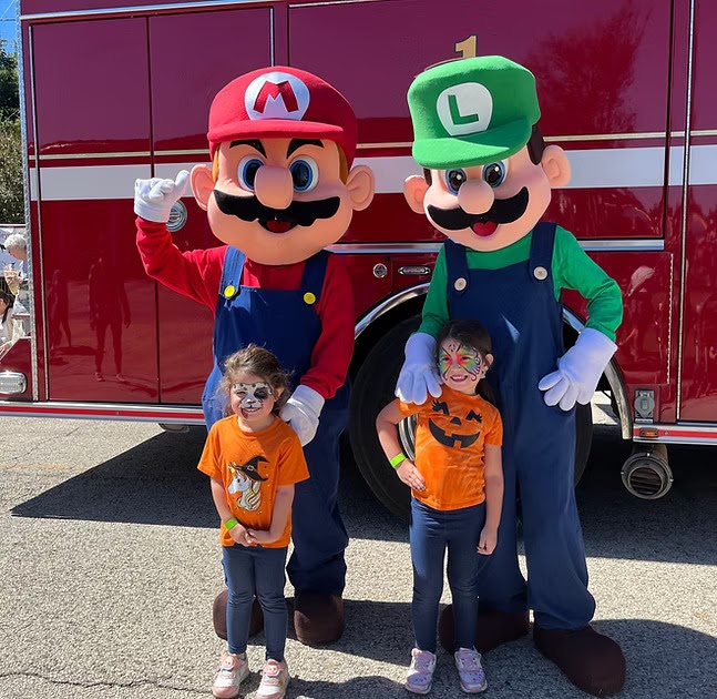 How Can Funny Mascots Boost Your Houston Event?