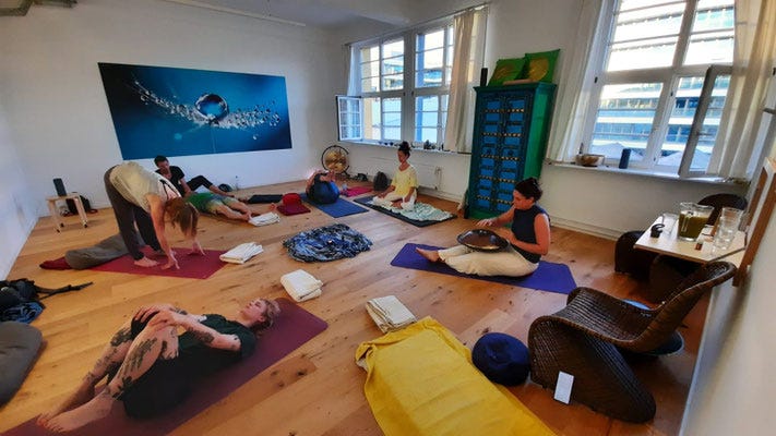 Handpan-Meditation: Musik gegen Schlafprobleme & Stress | by Handpaneu | May, 2025 | Medium