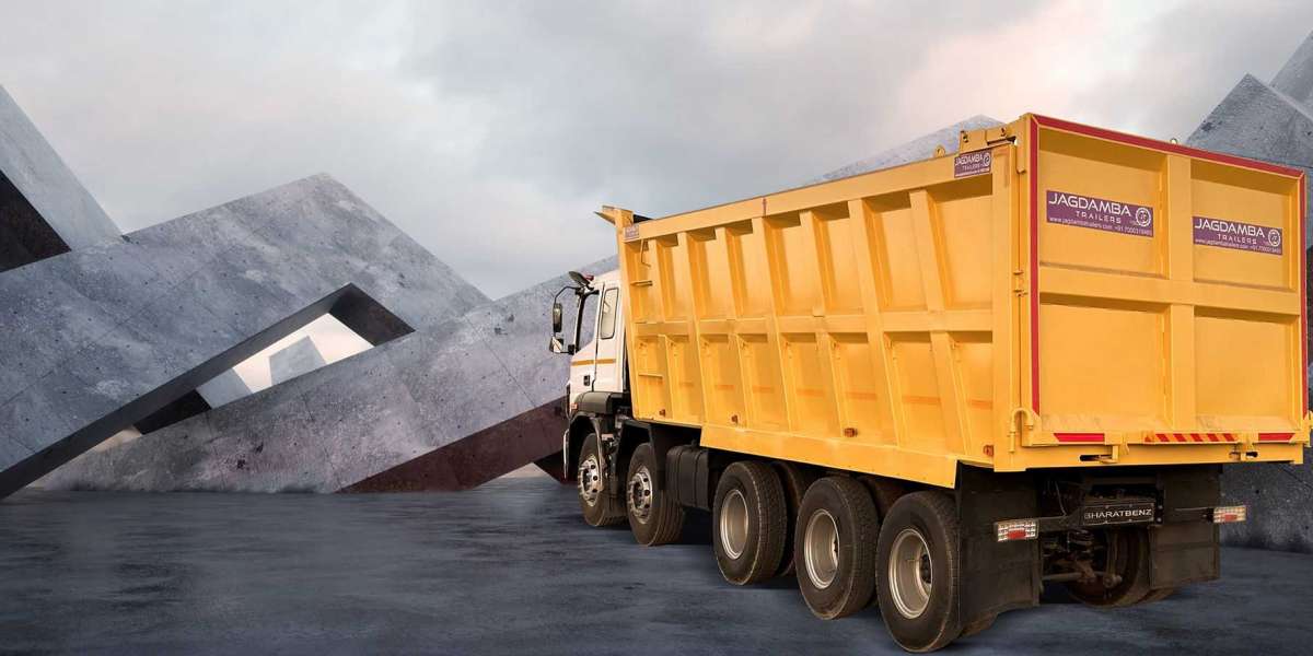 Choosing the Right Heavy-Duty Vehicle: A Guide to Flatbed Trailers, Scoop Body Trucks, Rock Body Trailers, and Side Wall