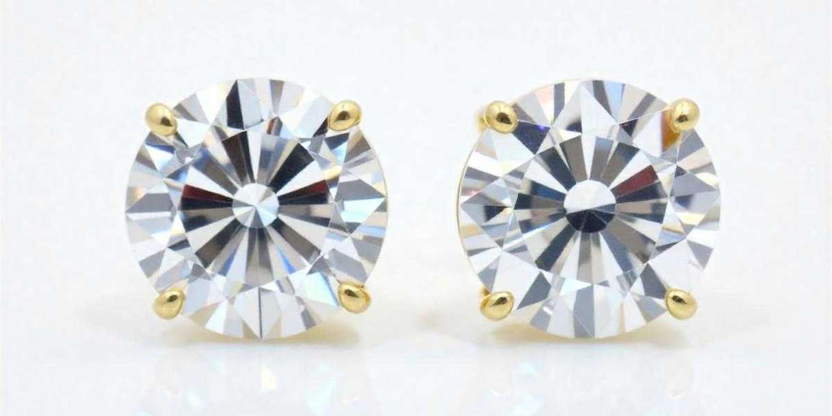 Lab Grown vs Natural Diamond Earrings: Which Should You Buy in India?