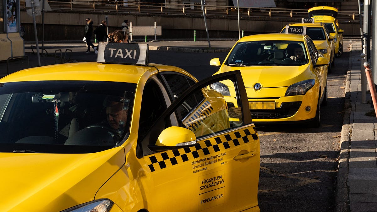 Taxi Geelong — Your Trusted Ride for Local & Airport Transfers | by Geelong Taxi | Jun, 2025 | Medium