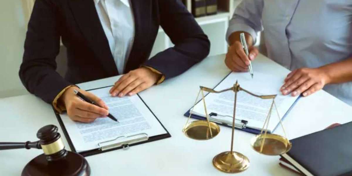 What Services Does a Business Attorney Nashville TN Typically Offer?
