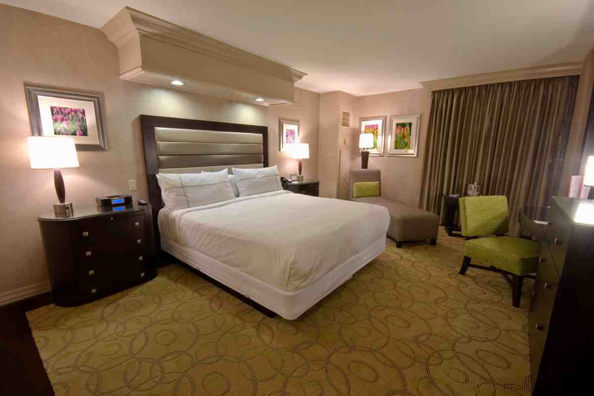 Which Royal Heritage Hotel in Jaipur is the Best?