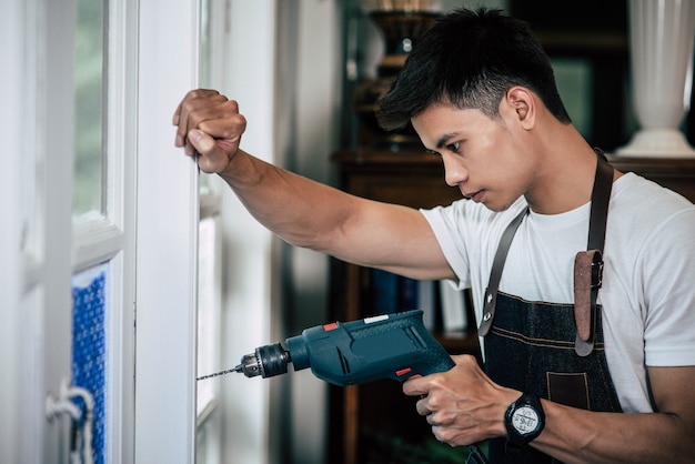 Fast Fix Your Door in 2025: Help for Automatic Garage Door Repair Dubai - Smart Article