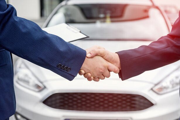 Why Graphene Coating for Cars Is Ideal for Black, White, and Metallic Paint Finishes